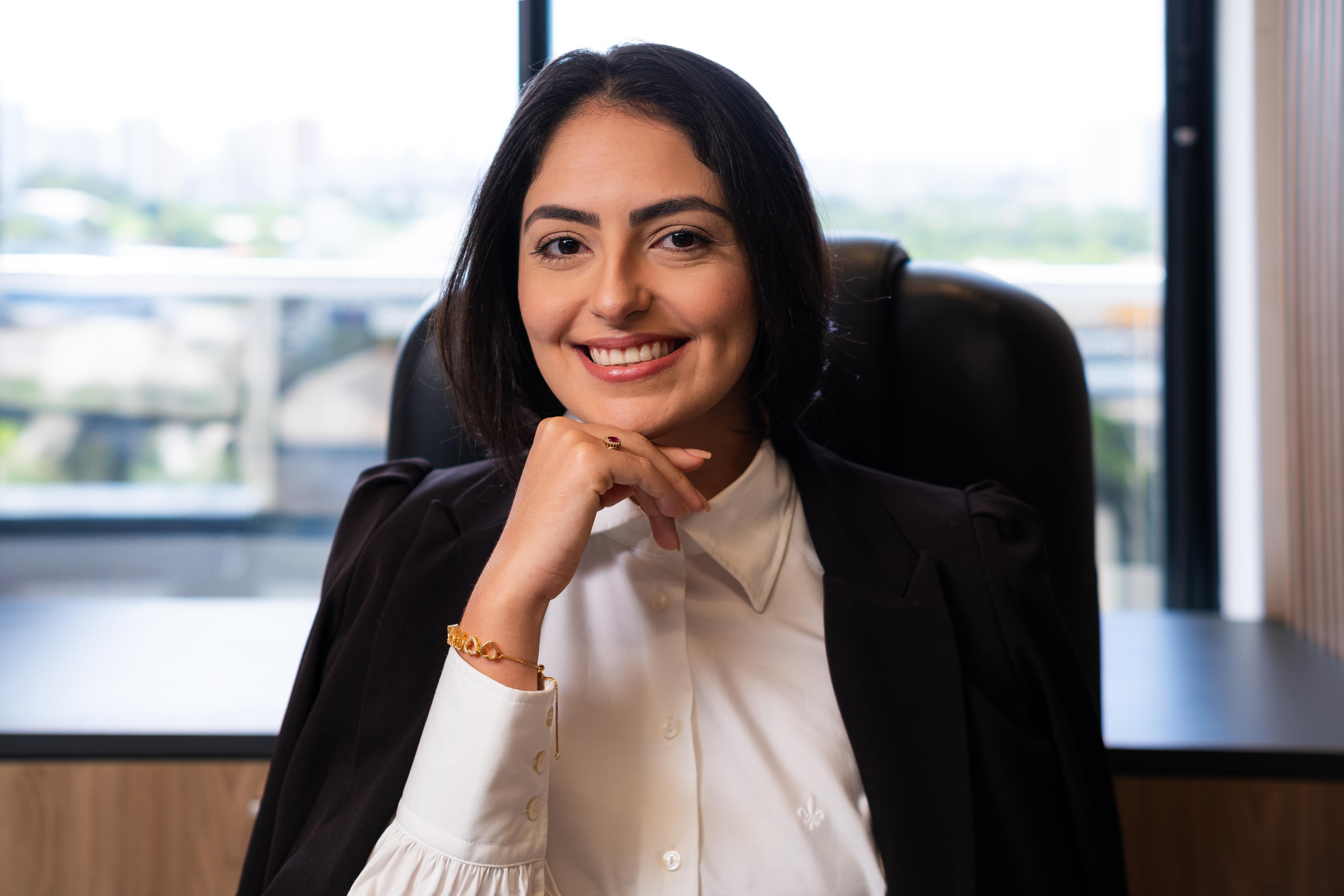 Dra. Luziane Vasconcelos - Advogada